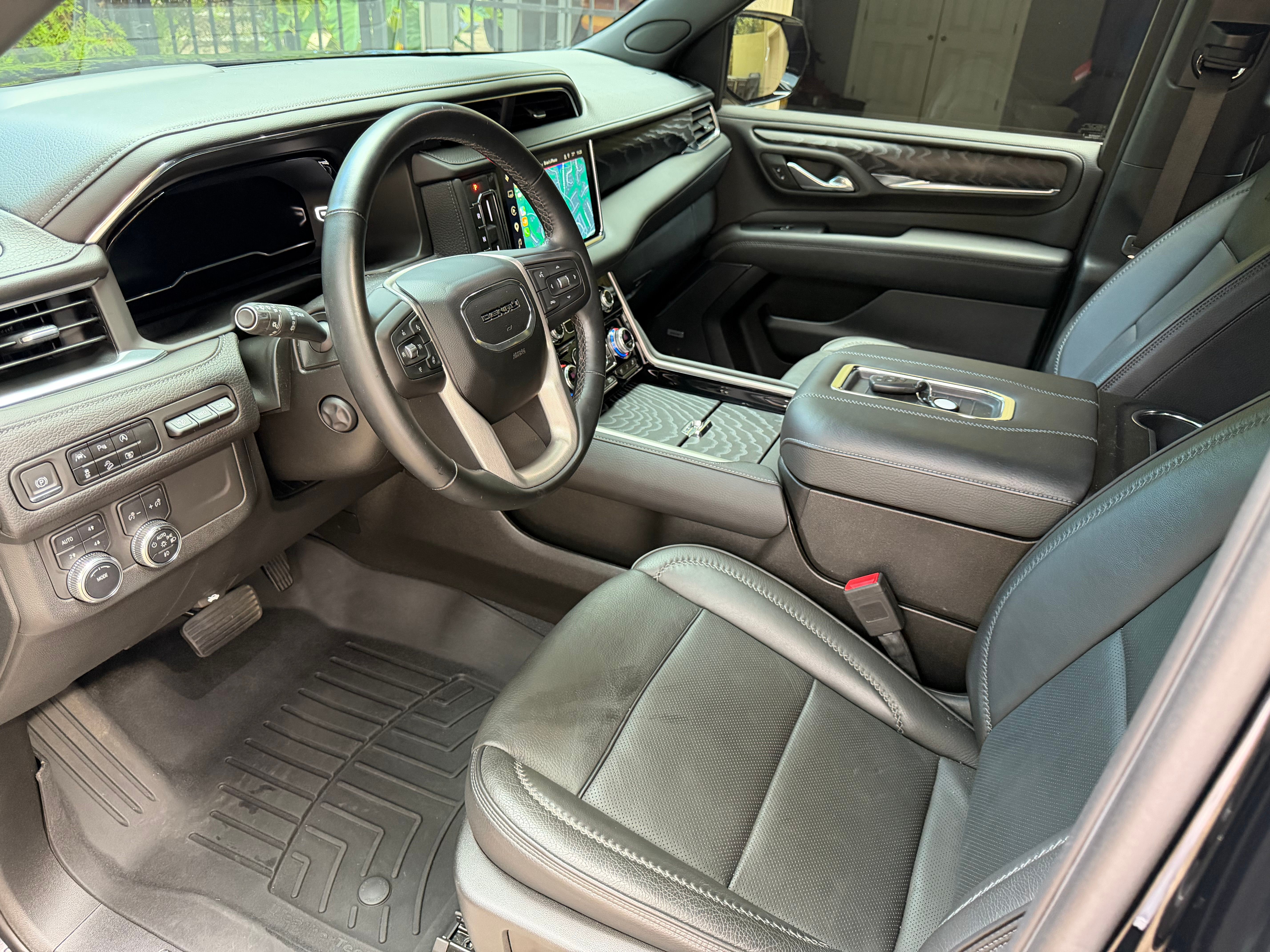 Used 2023 GMC Yukon XL Denali AWD/4WD image 16
