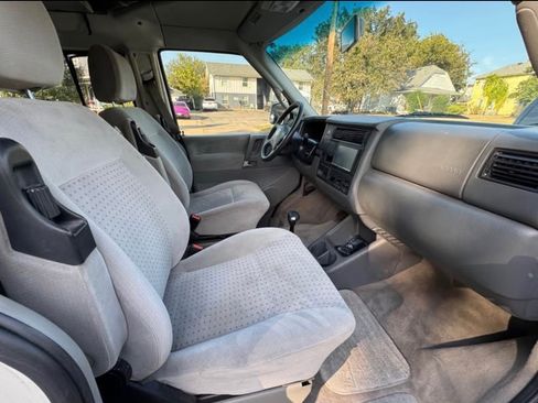 Used 2002 Volkswagen Eurovan MV image 9