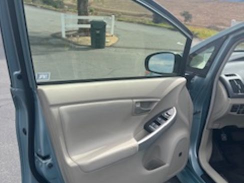 Used 2015 Toyota Prius Four image 12