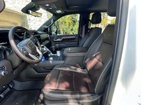 Used 2024 GMC Sierra 2500 Denali w/ Denali Reserve Package AWD/4WD image 5