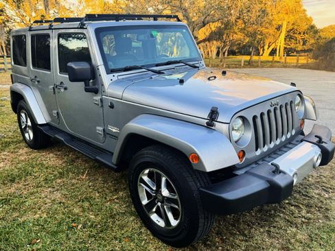 Used 2013 Jeep Wrangler Unlimited Sahara w/ Dual Top Group image 5