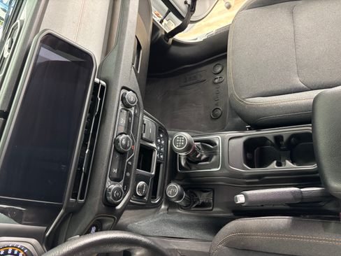 Used 2024 Jeep Wrangler Unlimited Sport AWD/4WD image 17