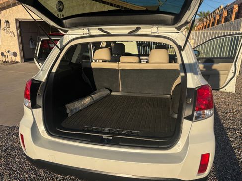 Used 2011 Subaru Outback 2.5i Premium image 11