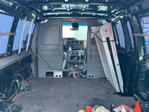 Used 2009 Ford E-350 and Econoline 350 Super Duty image 7