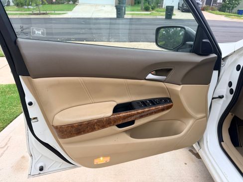 Used 2010 Honda Accord EX-L image 12