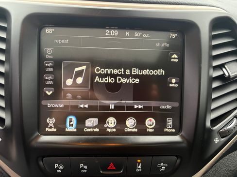 Used 2015 Jeep Cherokee Limited w/ Luxury Group image 17