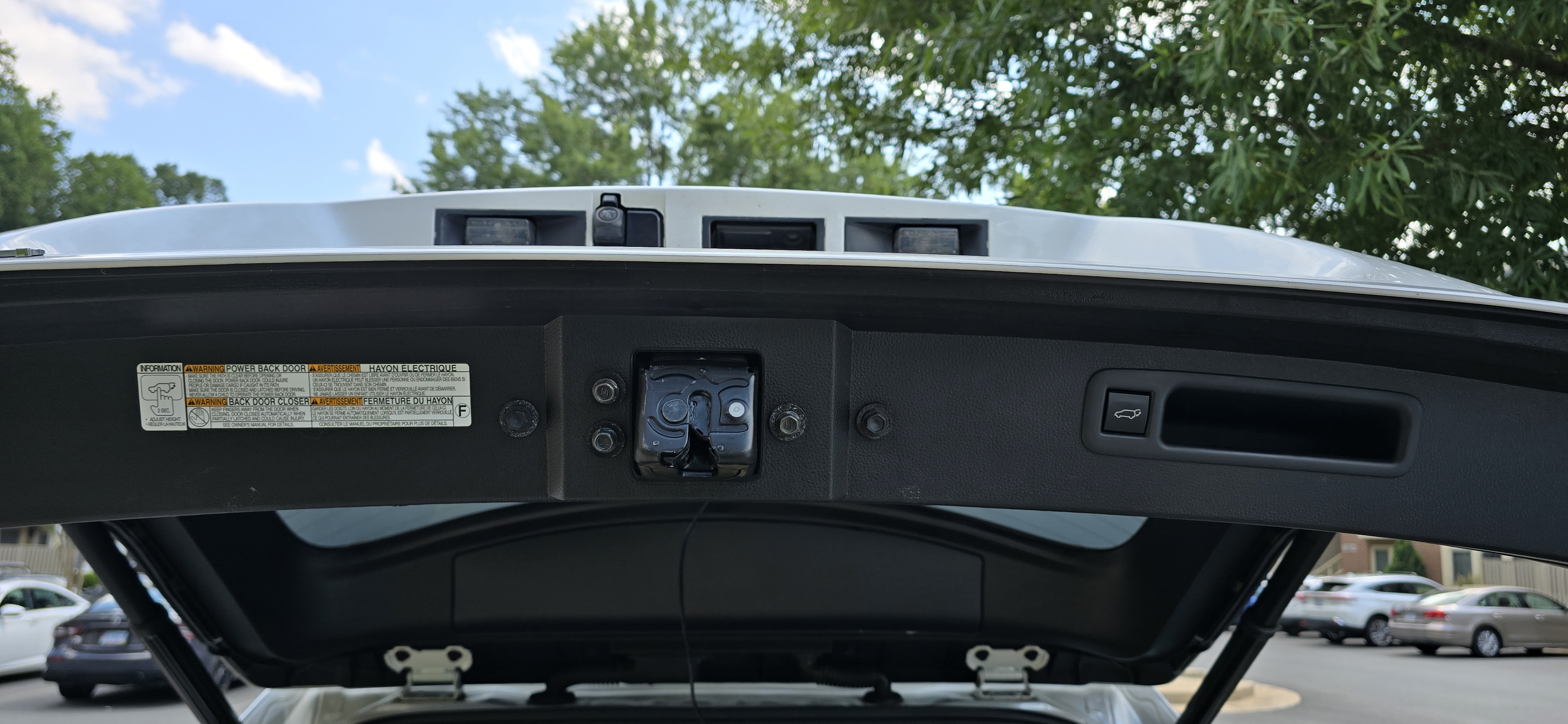 Used 2022 Toyota Highlander LE FWD image 21