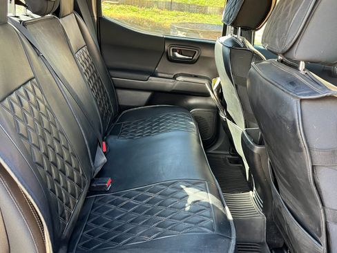 Used 2022 Toyota Tacoma TRD Off-Road image 10