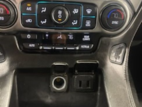 Used 2019 Chevrolet Suburban LT image 8