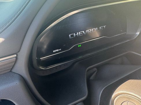 Used 2022 Chevrolet Suburban LT image 9