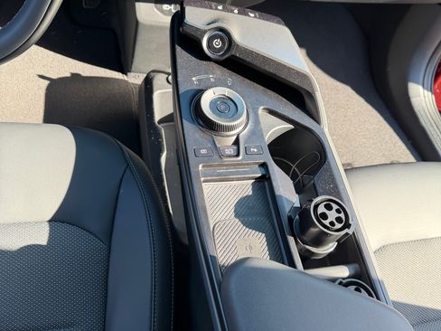 Used 2025 Kia EV6 Light image 10