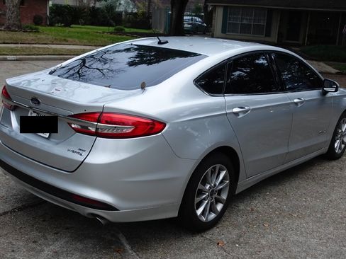 Used 2017 Ford Fusion SE image 6