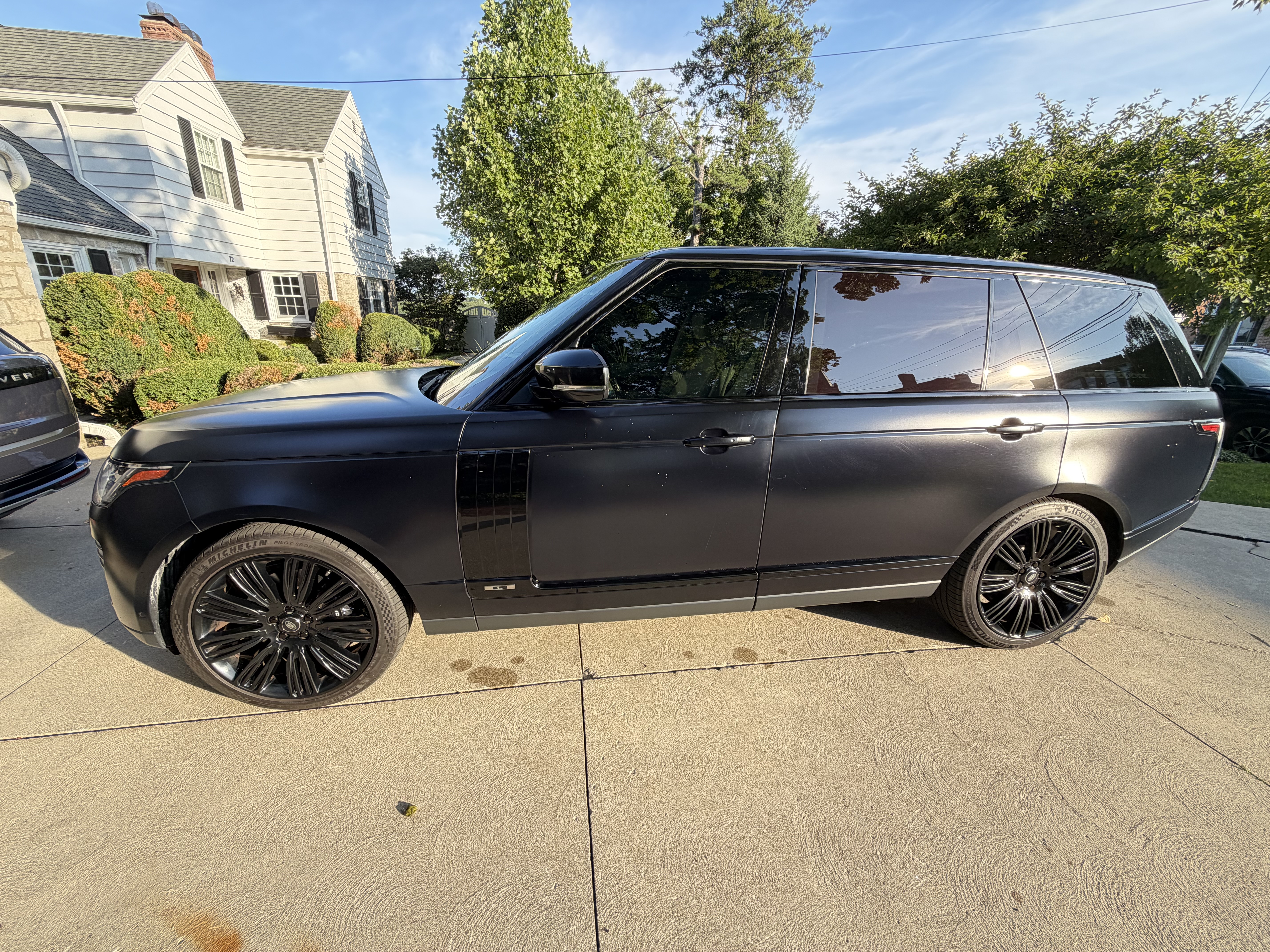 Used 2019 Land Rover Range Rover Long Wheelbase Supercharged AWD/4WD image 1