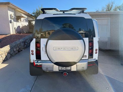 Used 2023 Land Rover Defender 110 S image 4