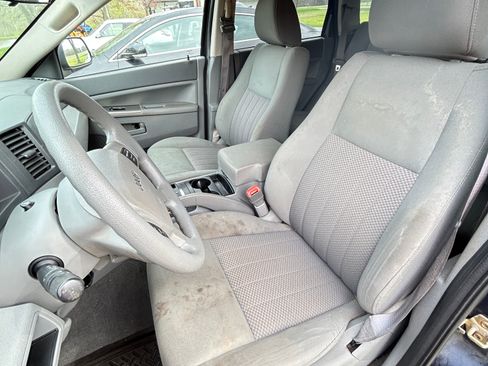 Used 2005 Jeep Grand Cherokee Laredo image 8