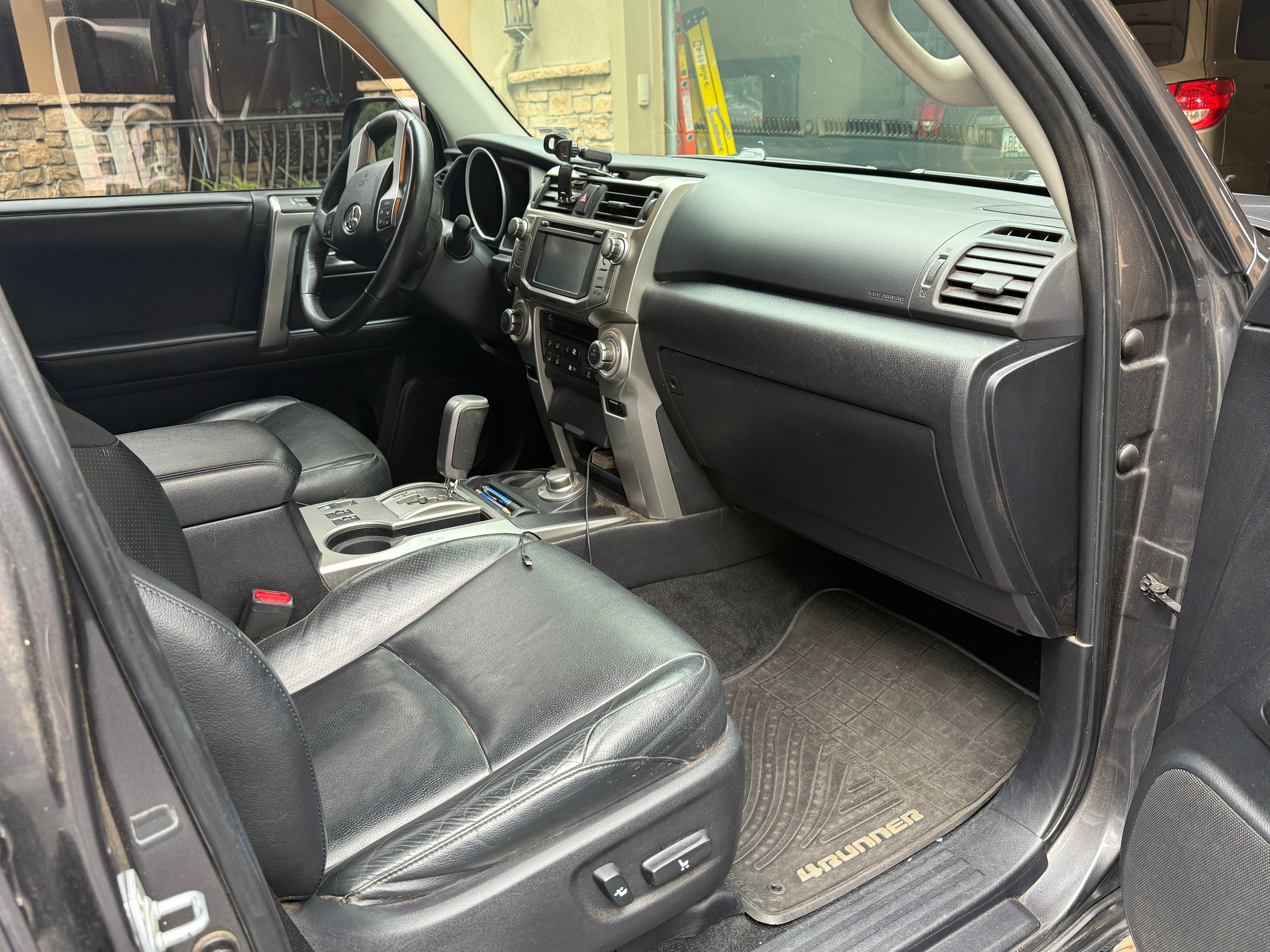 Used 2012 Toyota 4Runner Limited AWD/4WD image 5