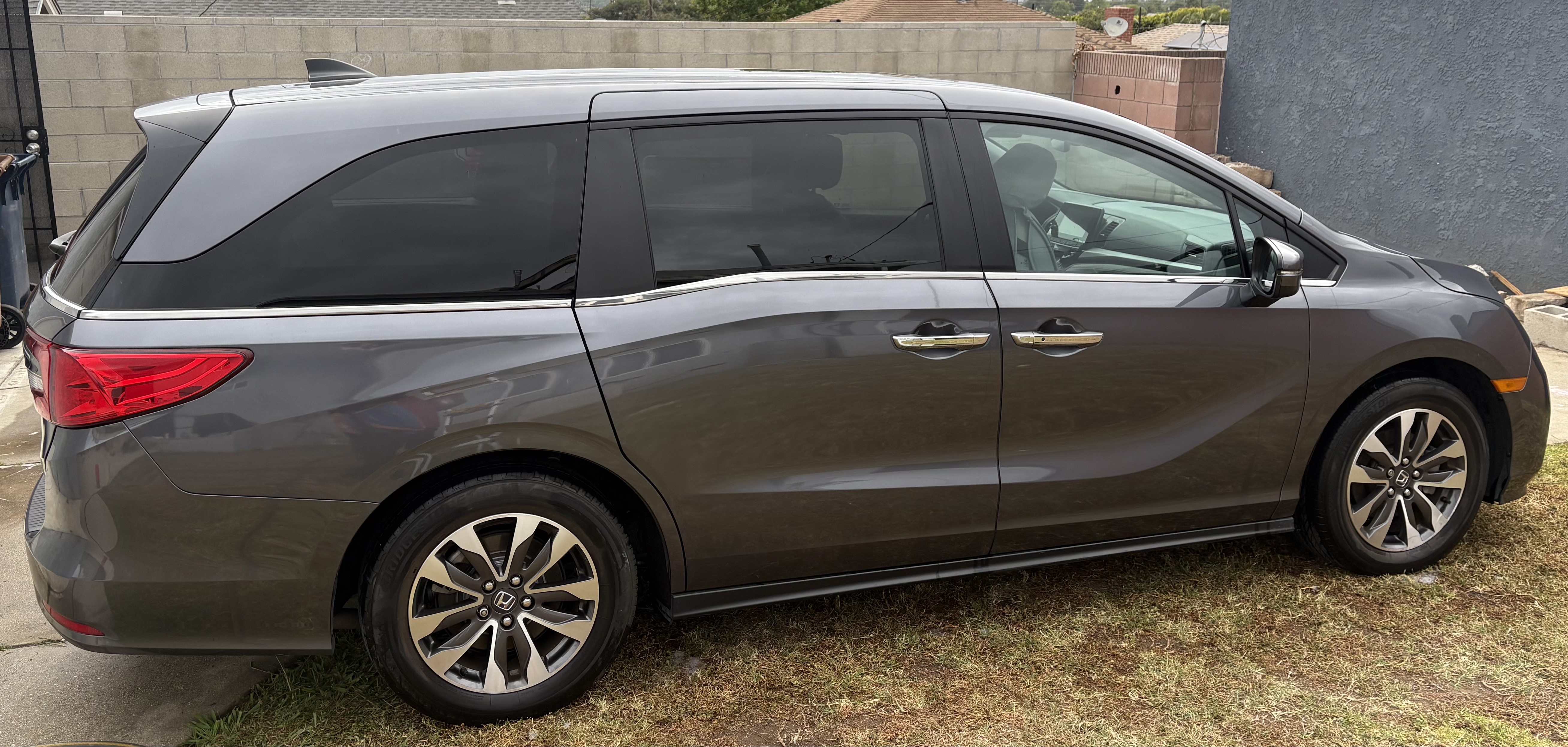 Used 2023 Honda Odyssey EX-L image 2