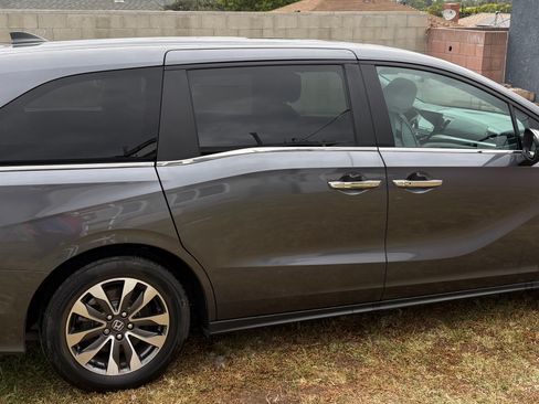 Used 2023 Honda Odyssey EX-L image 2