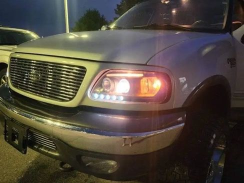 Used 2003 Ford F150 XLT image 13