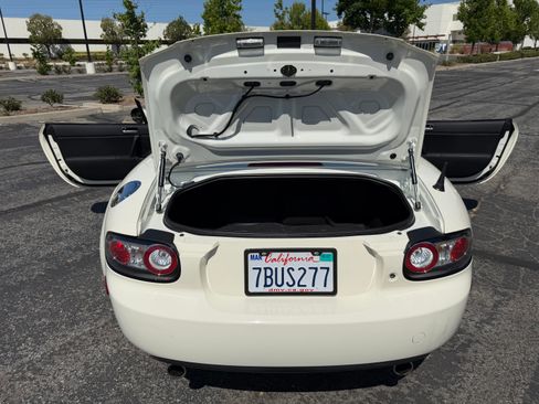Used 2006 MAZDA MX-5 Miata Sport w/ Suspension Pkg RWD image 11