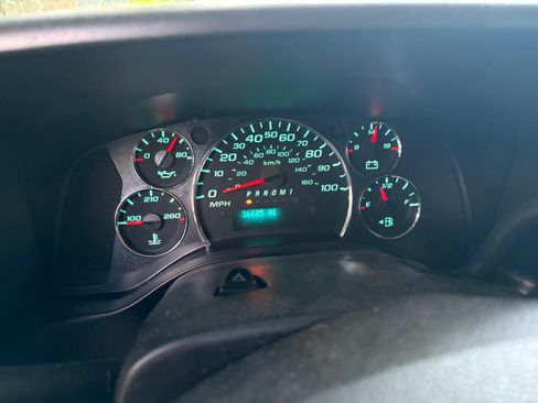 Used 2016 Chevrolet Express 2500 image 6