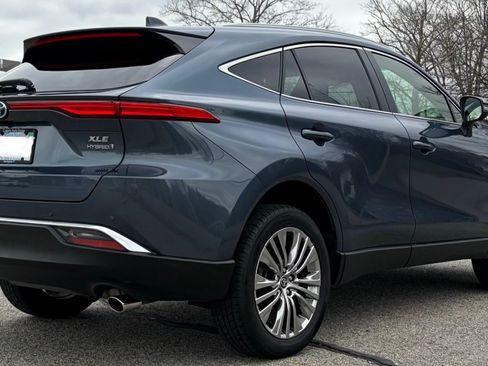 Used 2021 Toyota Venza XLE w/ Softex Package image 2