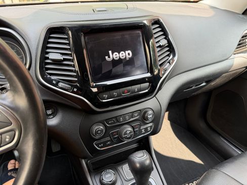 Used 2019 Jeep Cherokee Limited w/ Luxury Group AWD/4WD image 20