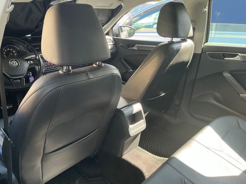 Used 2018 Volkswagen Passat 2.0T R-Line image 12