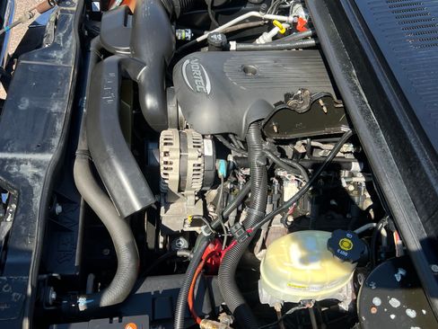 Used 2005 HUMMER H2 Luxury w/ Preferred Equipment Group image 12