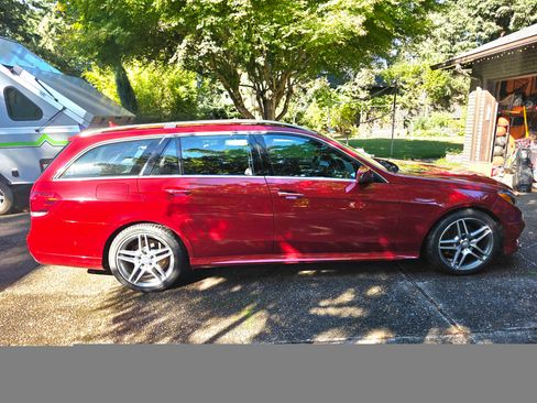 Used 2014 Mercedes-Benz E 350 4MATIC Wagon image 13