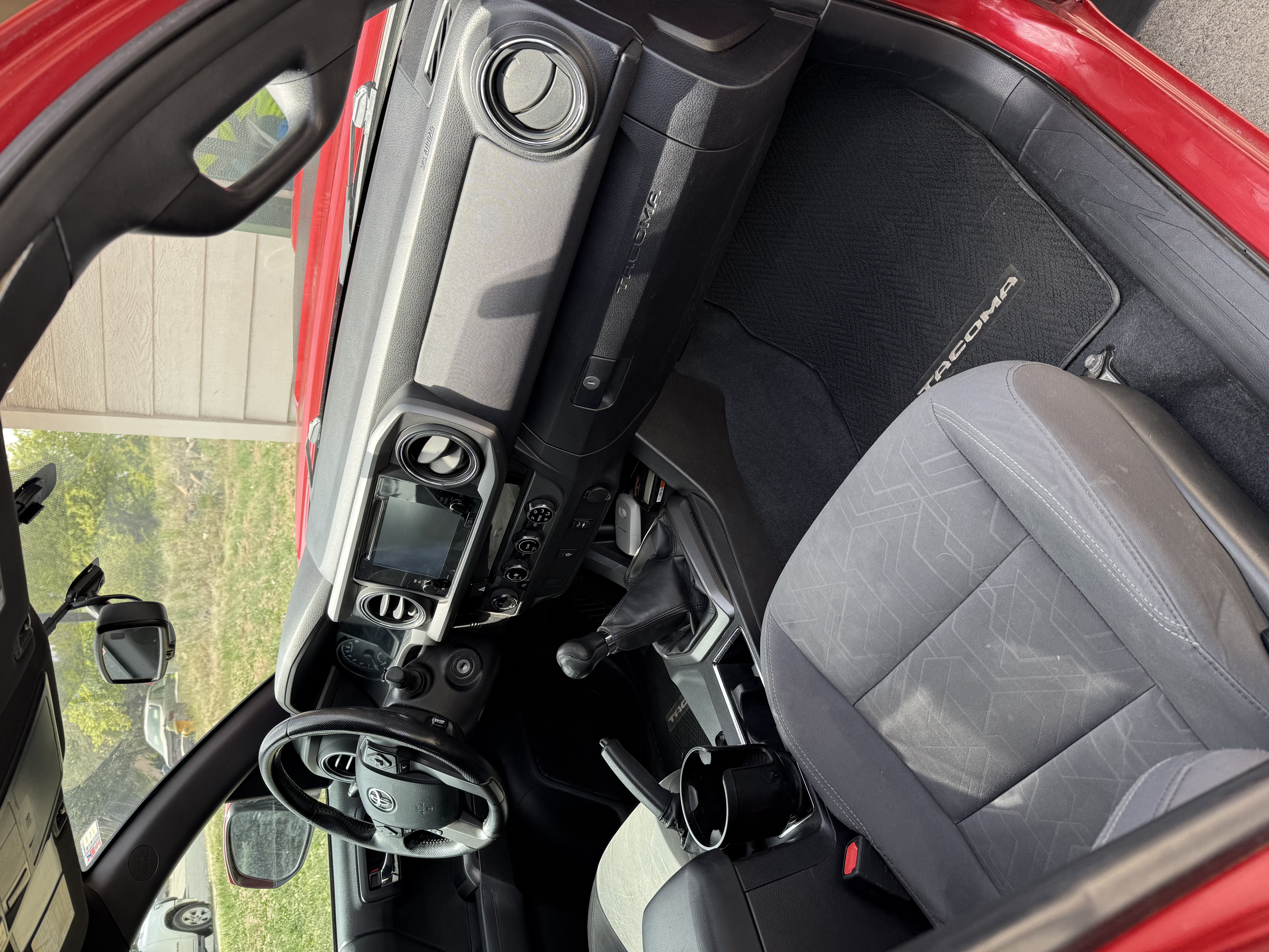 Used 2016 Toyota Tacoma TRD Sport w/ Towing Package AWD/4WD image 11