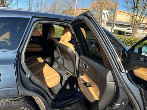 Used 2021 Volvo XC60 T5 Inscription w/ Protection Package Premier image 10