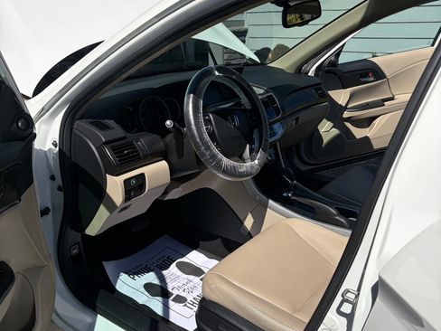 Used 2014 Honda Accord Touring image 16