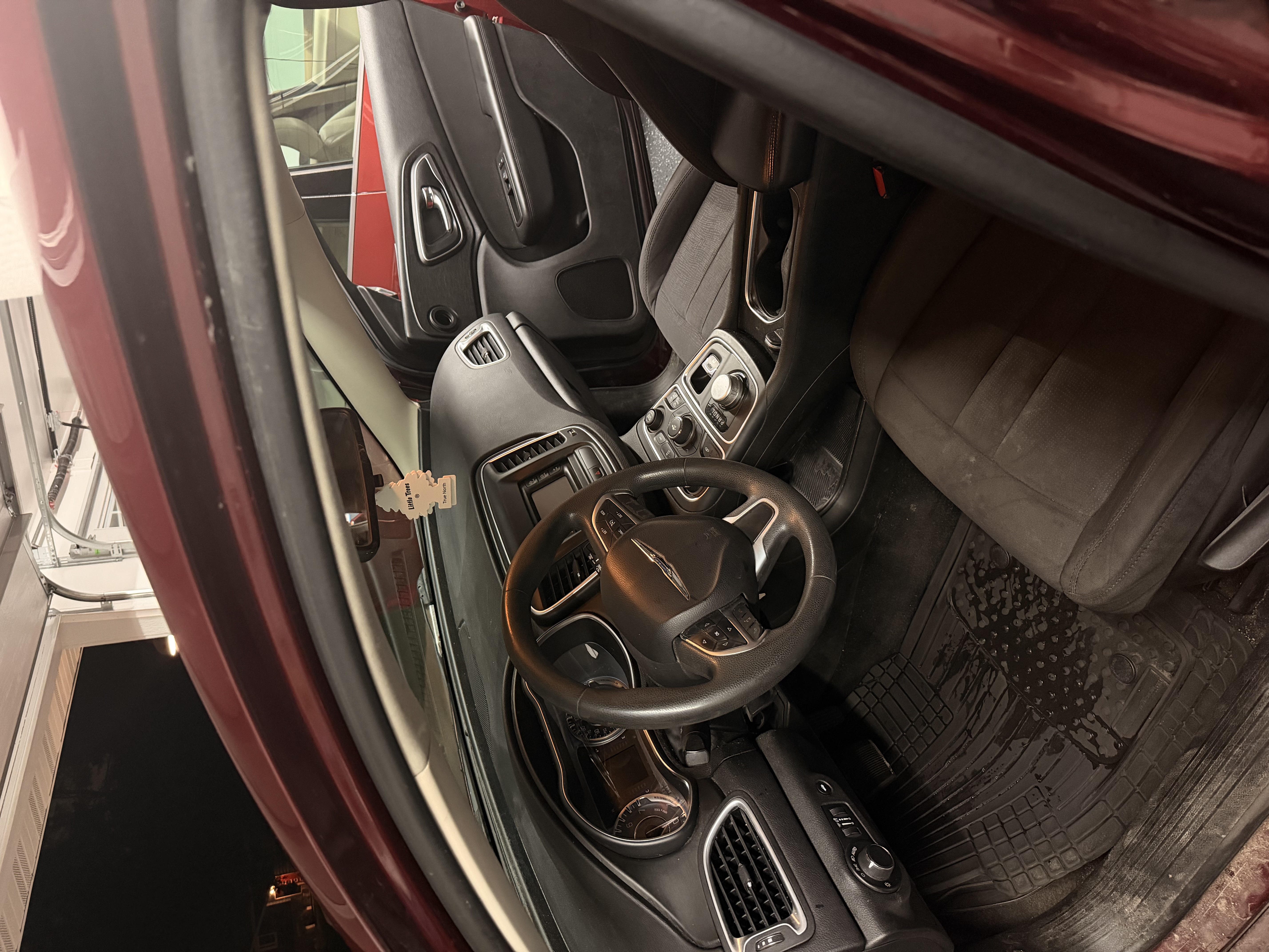 Used 2015 Chrysler 200 Limited FWD image 9