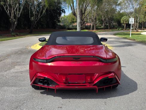 Used 2021 Aston Martin V8 Vantage Roadster image 20