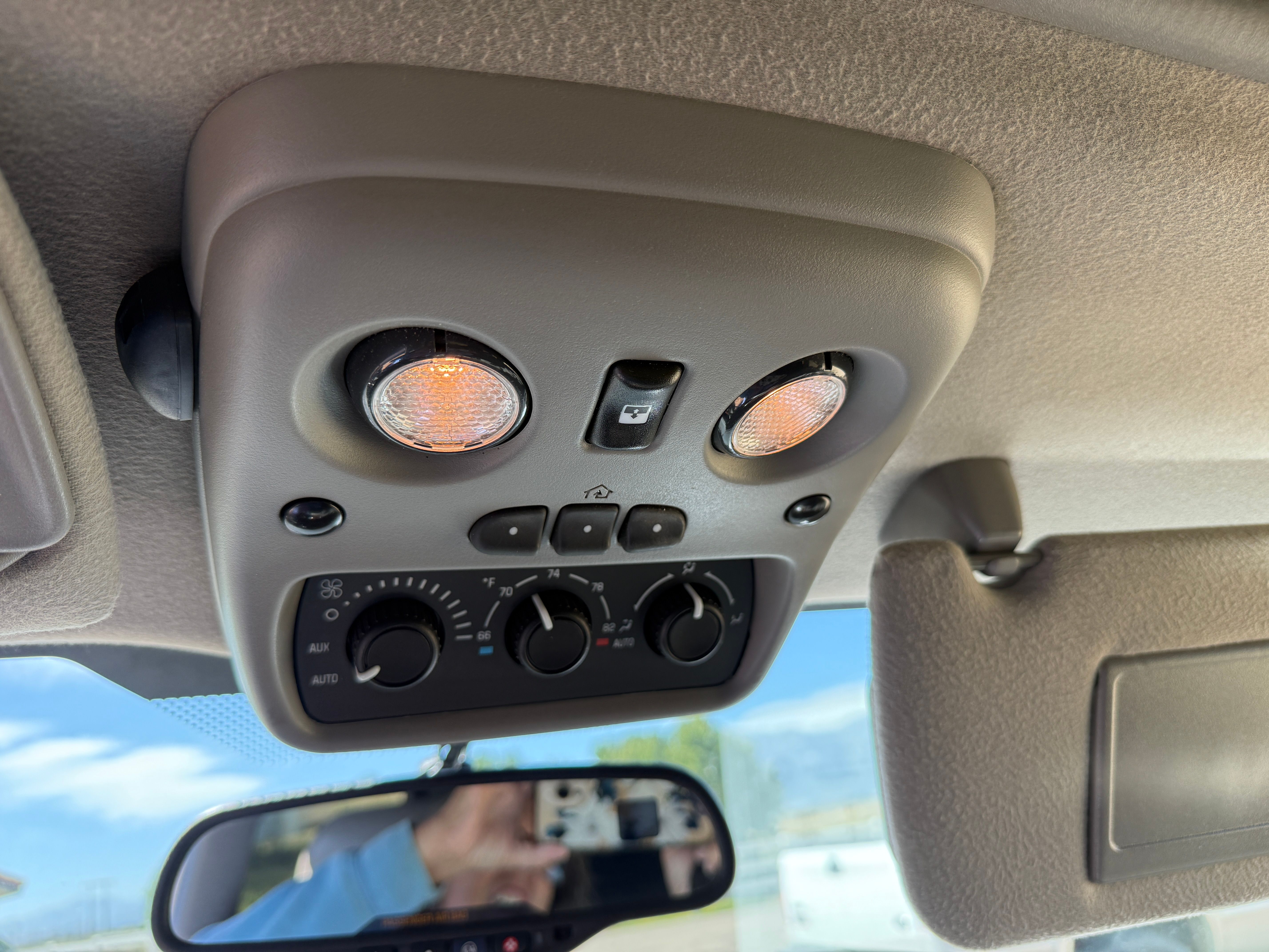 Used 2005 Cadillac Escalade AWD image 10