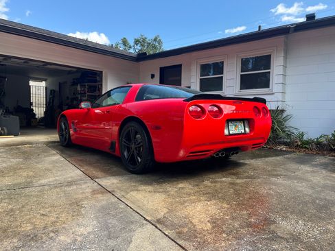 Used 2001 Chevrolet Corvette Coupe w/ Preferred Equipment Group2 RWD image 5