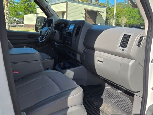 Used 2021 Nissan NV 2500 SV image 15