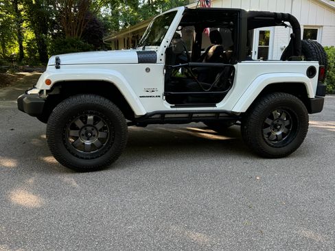 Used 2016 Jeep Wrangler Sahara w/ Connectivity Group image 2