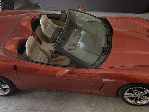 Used 2005 Chevrolet Corvette Convertible w/ Preferred Equipment Group RWD image 10