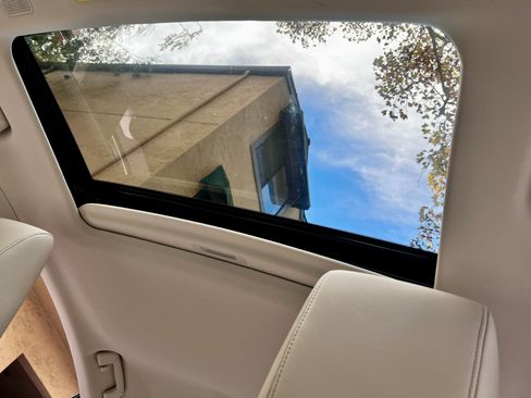 Used 2024 Lexus ES 300h F Sport image 14