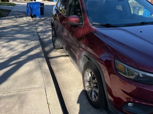 Used 2019 Jeep Cherokee Latitude Plus image 2