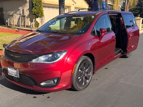 Used 2020 Chrysler Pacifica Limited w/ Advanced Safetytec Group image 11