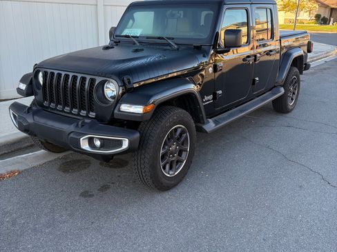 Used 2023 Jeep Gladiator Overland image 2