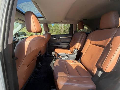 Used 2018 Toyota Highlander Limited image 15