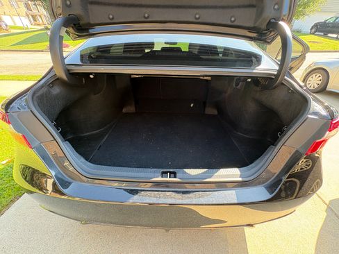 Used 2023 Toyota Camry SE w/ Convenience Package FWD image 9
