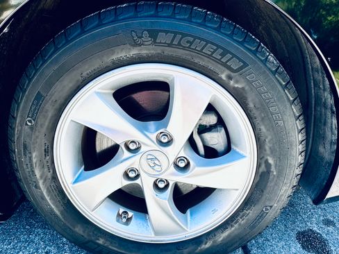 Used 2015 Hyundai Elantra SE FWD image 12