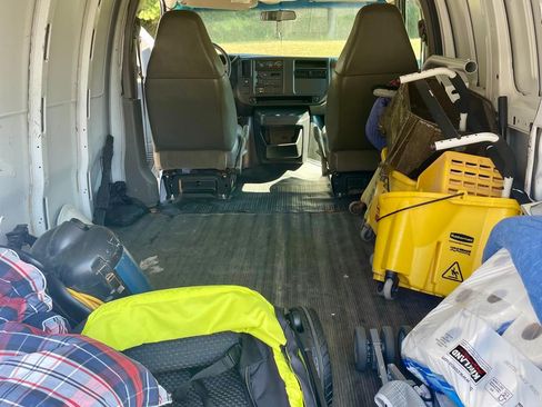 Used 2005 Chevrolet Express 2500 image 12