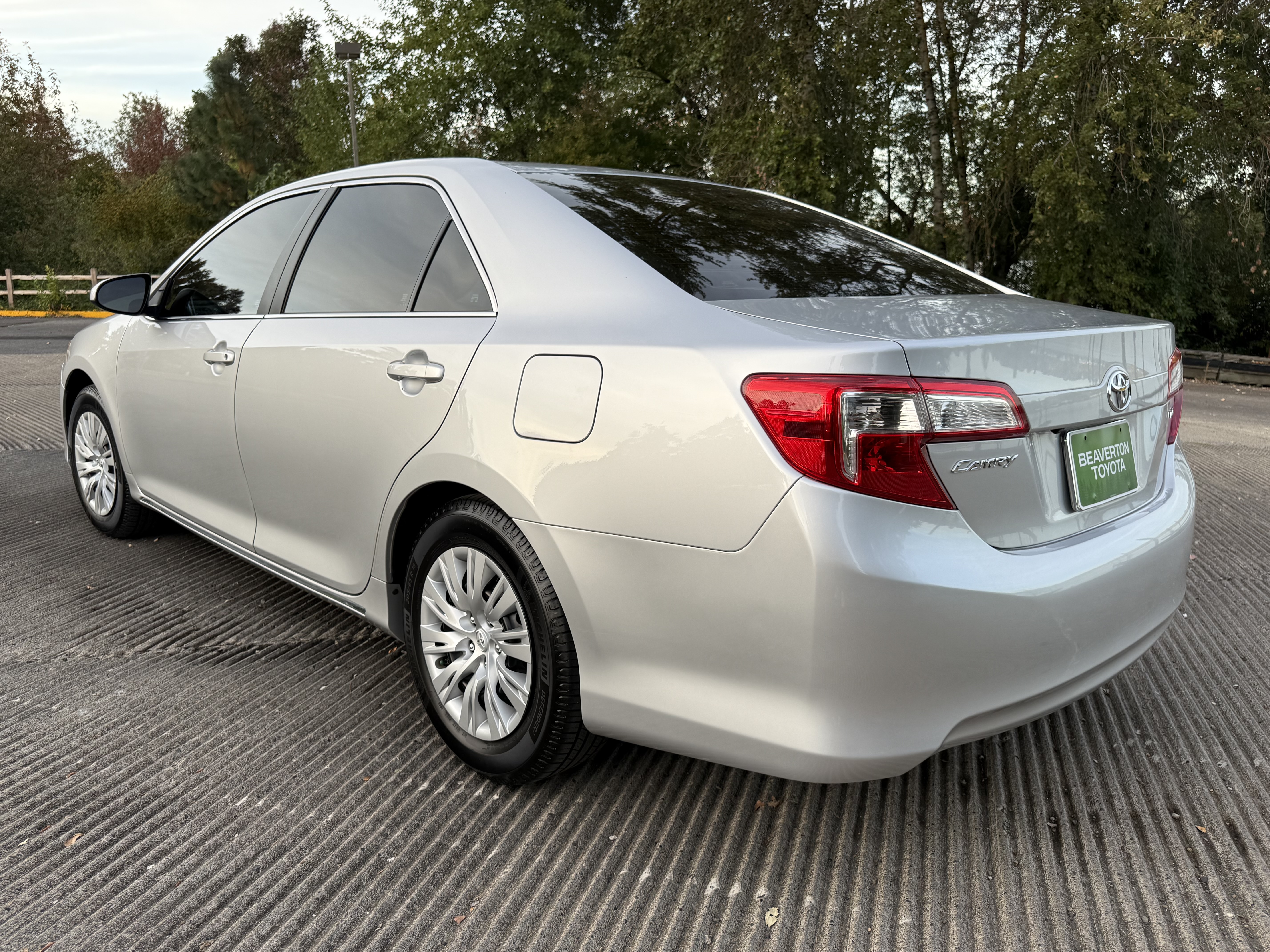 Used 2014 Toyota Camry LE FWD image 5