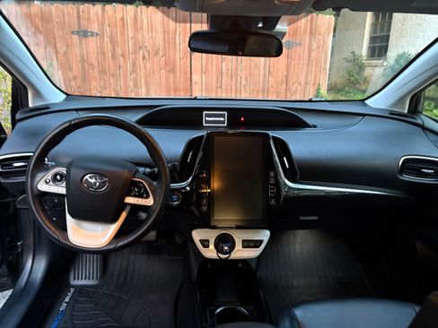 Used 2017 Toyota Prius Prime Premium image 10